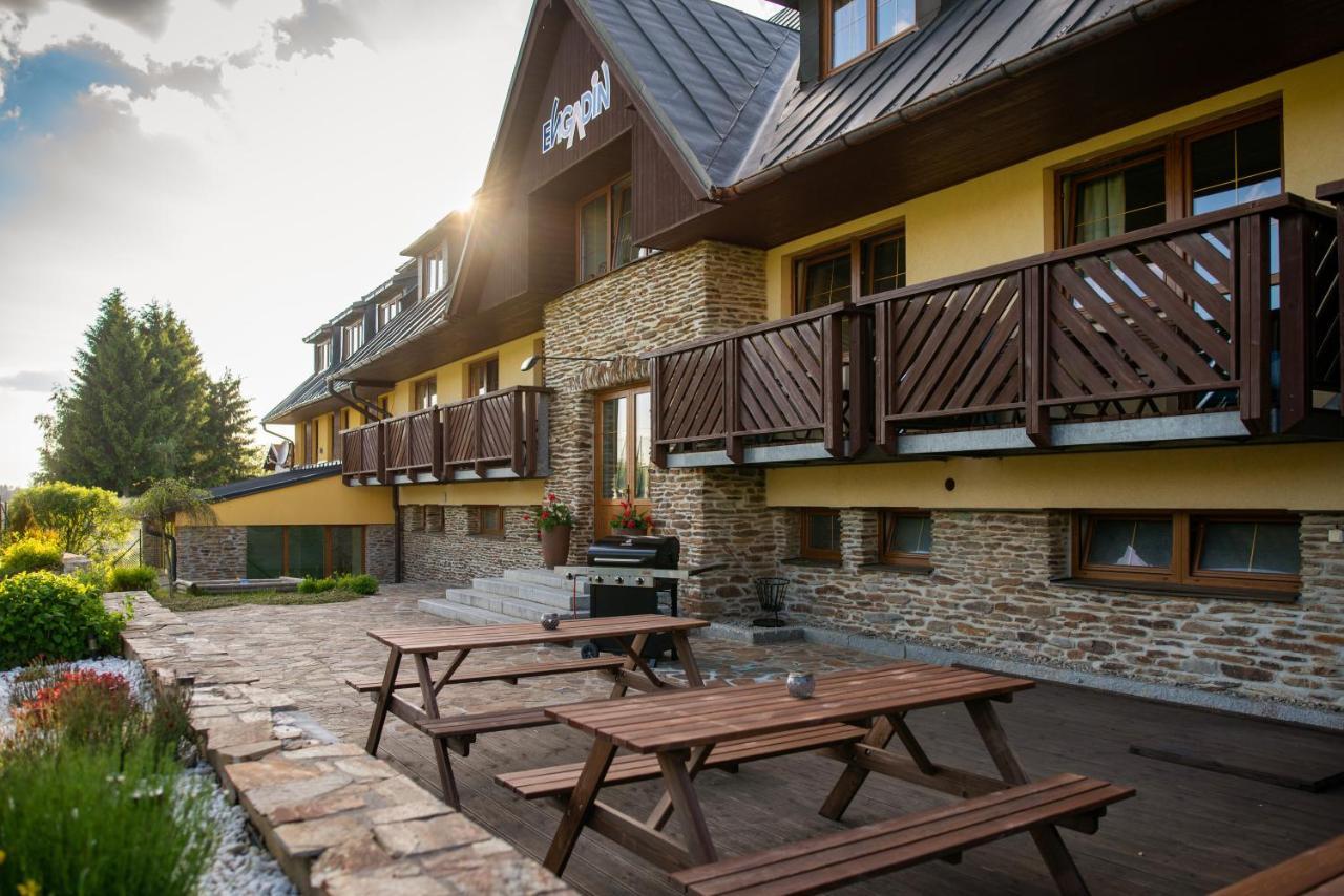 Apartmany Engadin Bozi Dar Bagian luar foto